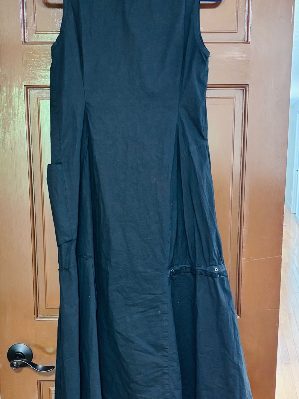 Sleeveless Black Pocket Midi Dress - Picture 2 of 5